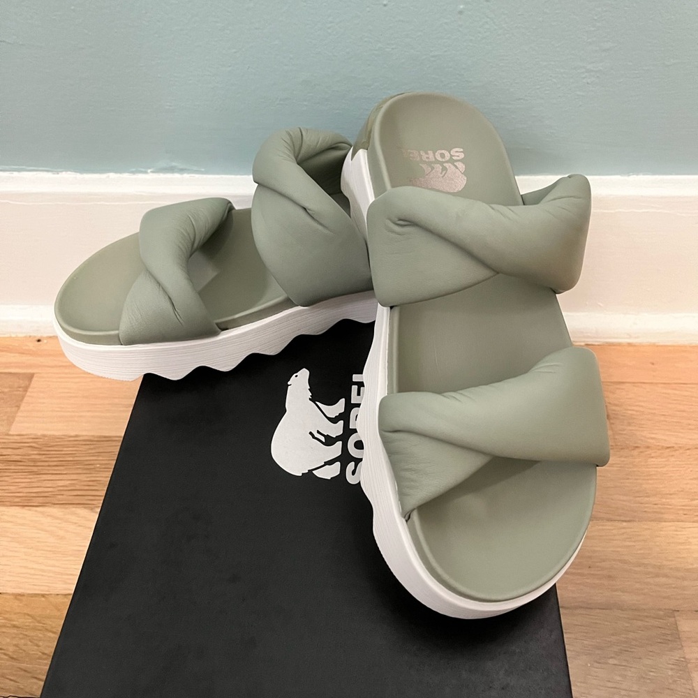 Sorel Vibe Twist Slide Size 7.5 color Safari, Stone Green